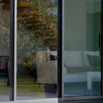 Baie coulissante moderne vue extérieure