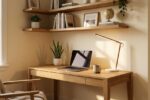 Coin bureau maison moderne et compact avec etageres