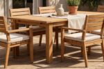 Salon de jardin en bois propre et entretenu