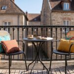 Salon jardin compact et design sur un petit balcon urbain