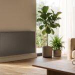 Intérieur contemporain avec un chauffage économique discret et une ambiance lumineuse et accueillante