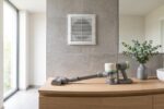 Nettoyer bouche VMC : Tutoriel étape par étape pour un intérieur sain avec une bouche de ventilation propre et un aspirateur.